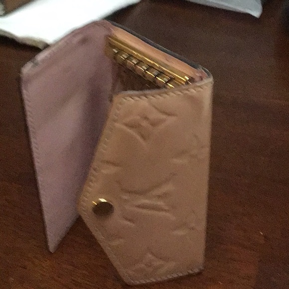 Louis Vuitton Rose Ballerine Vernis Multicles 6 Key/Card Holder - Picture 8 of 11